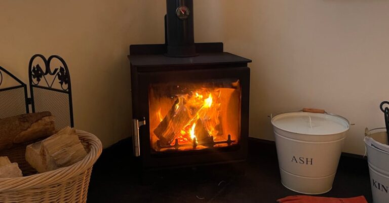 Die Wärmebank fürs Zuhause: Salzhydrat-Sitzmöbel als unsichtbare Wärmespeicher für lange, gemütliche Abende