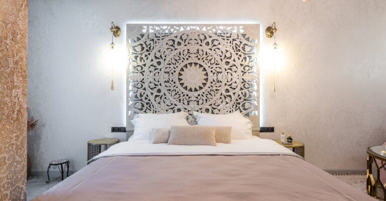 Speicher-Möbel 2.0: Lehmoberflächen mit PCM-Kernen kühlen im Sommer und wärmen im Winter – unsichtbar integriert in Sideboard, Bett und Wand