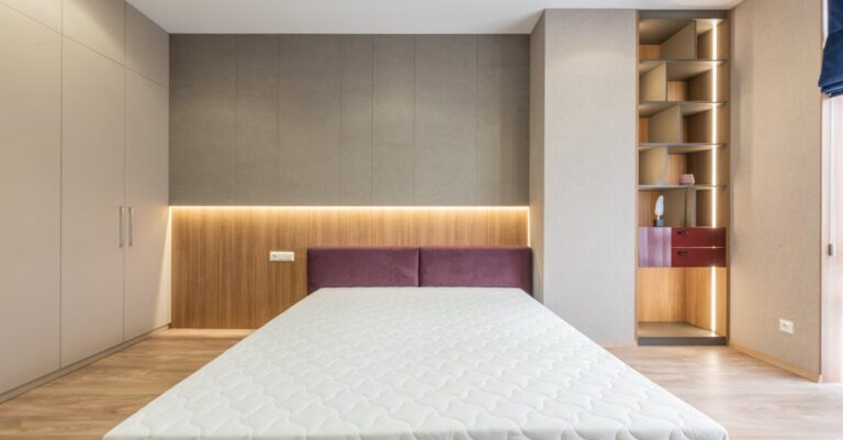 Möbel und Wände, die Wärme schlucken: PCM-Innenausbau für kühle Sommer und behagliche Winter